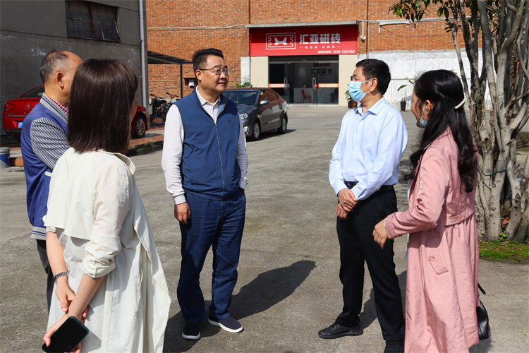 四川省供銷社黨組成員、機(jī)關(guān)黨委書記李先明帶隊(duì)開(kāi)展節(jié)前安全生產(chǎn)督查工作
